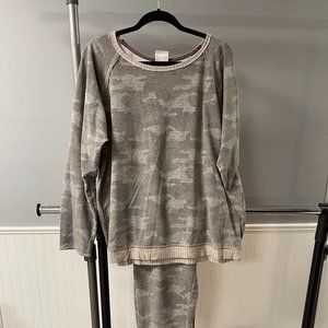 women's sweatsuite